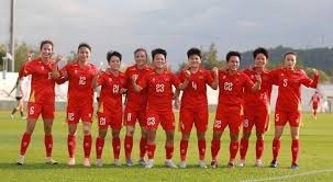 C罗一家海边度假，乔治娜晒比基尼展示性感身材